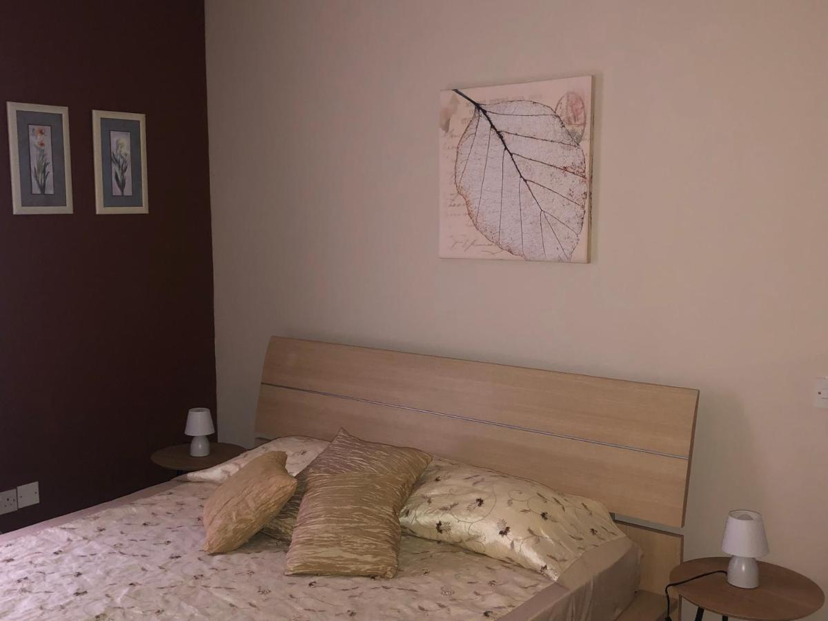 Flat 3 *